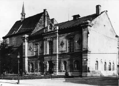 Bval mstsk ad a spoitelna v Nymburce na mst dnenho Hlkova divadla - kolem roku 1900